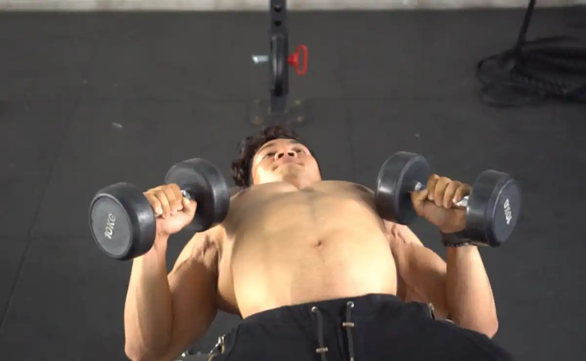 พลาด Dumbbell Bench Press - 3