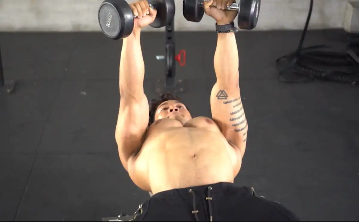 พลาด Dumbbell Bench Press - 3