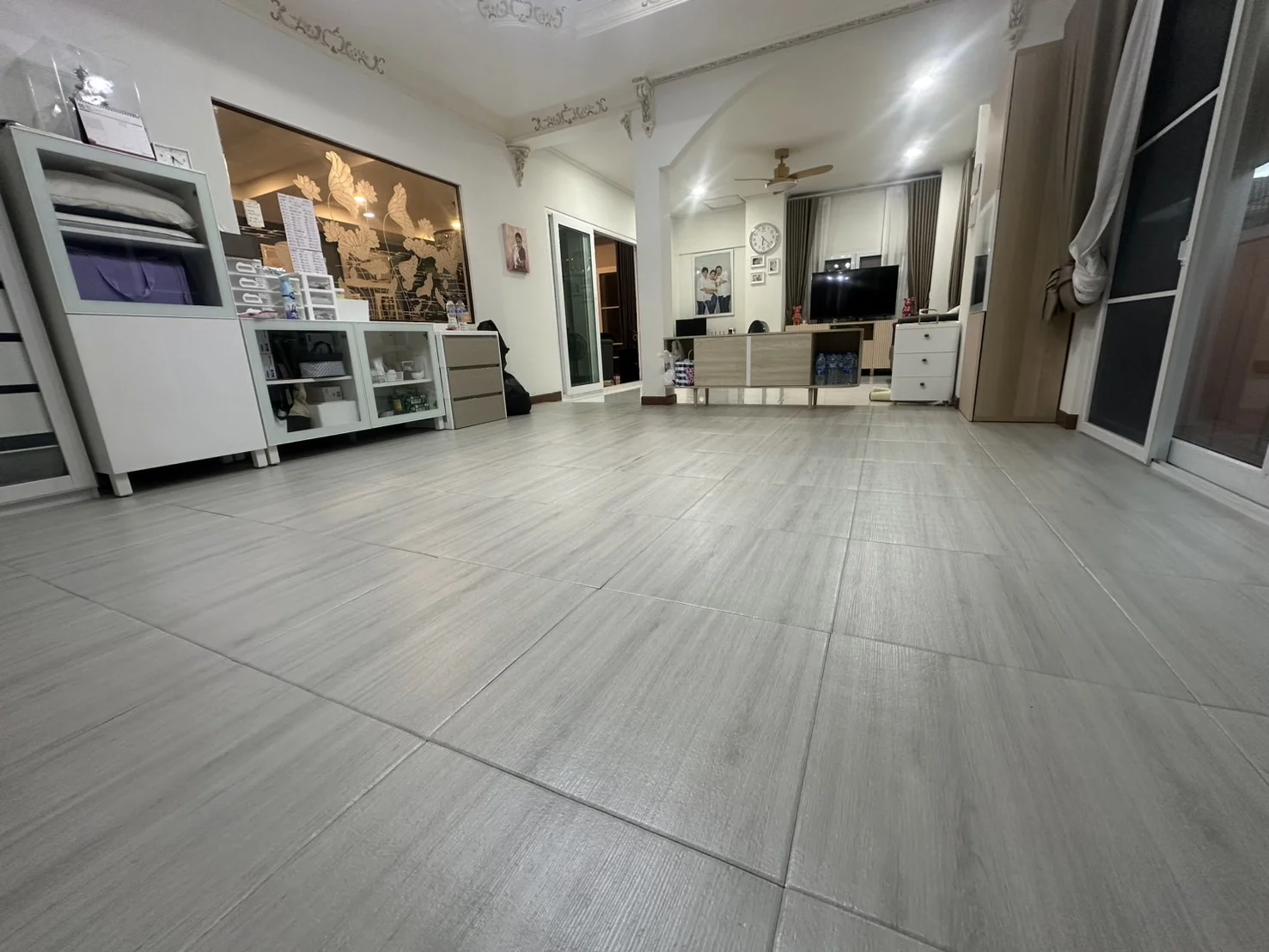 ติดตั้งแผ่นพื้นฟิตเนสลายไม้