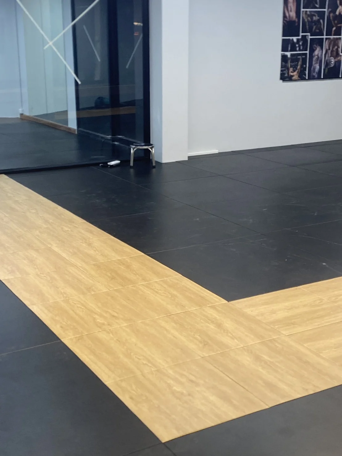 แผ่นปูพื้นฟิตเนสลายไม้ ห้องโฮมยิม 3