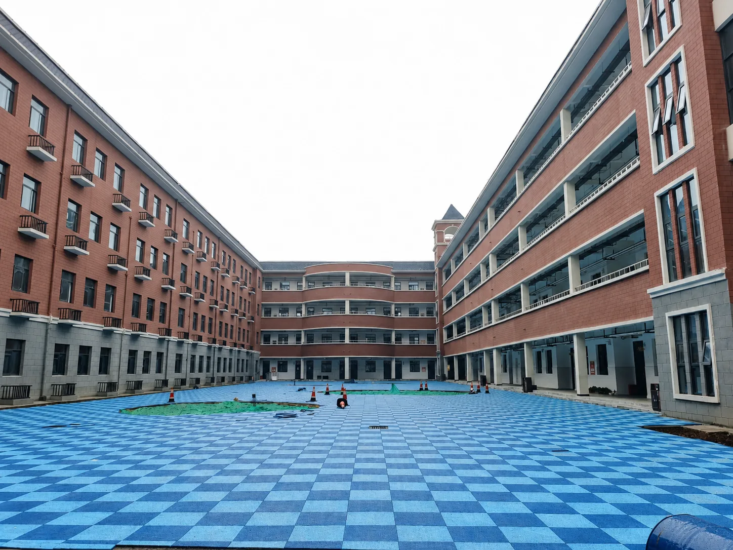 พื้นยางกลางแจ้ง ลานอเนกประสงค์โรงเรียน ปูเต็มพื้นที่
