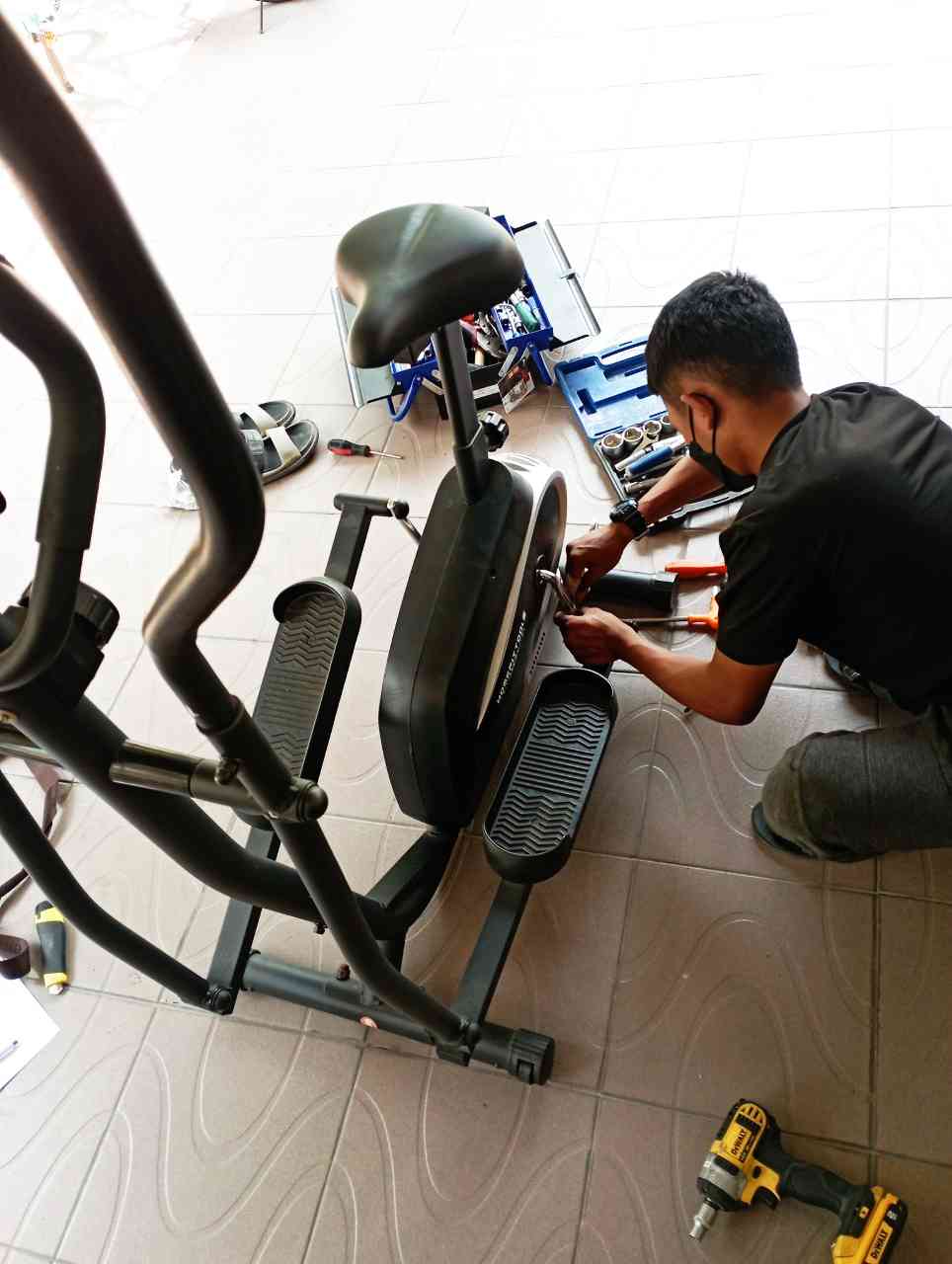 ตรวจเช็คซ่อมแซมสินค้า เครื่องเดินวงรี